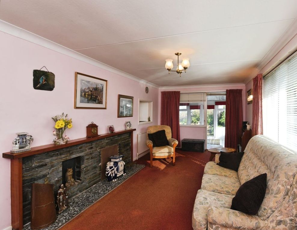 Property photo 2 of 7 Living Room