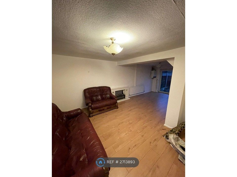 Property photo 3 of 10 Living Room