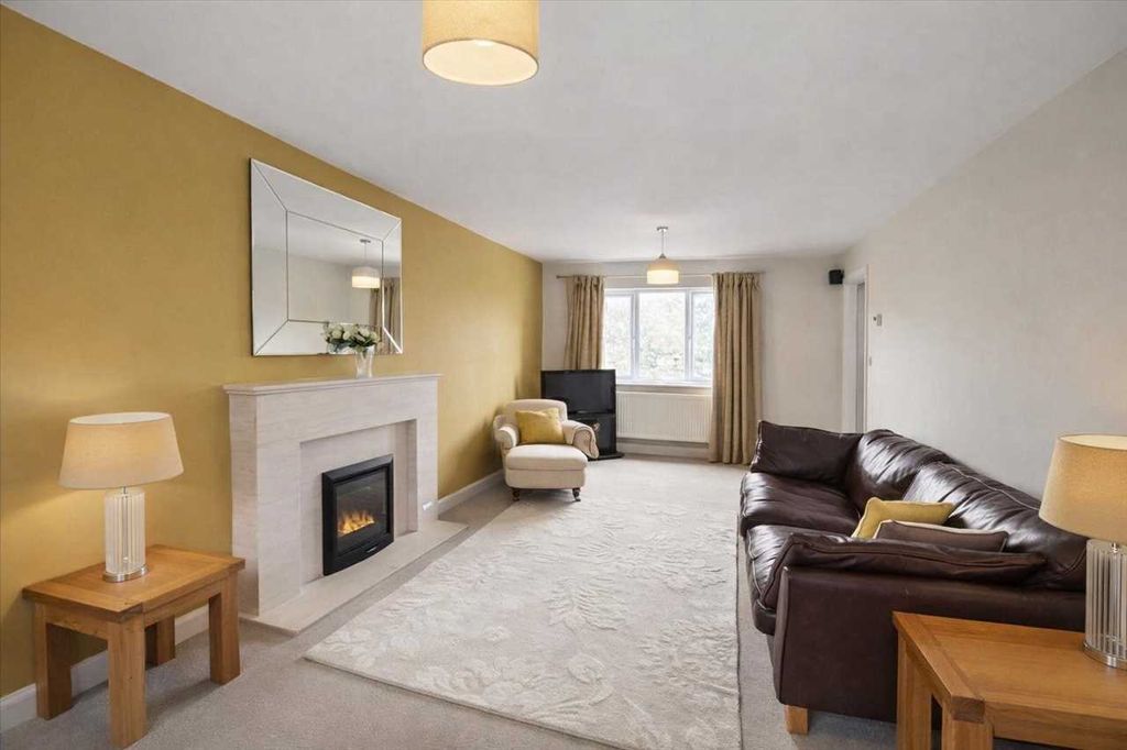 Property photo 3 of 31 Sitting Room