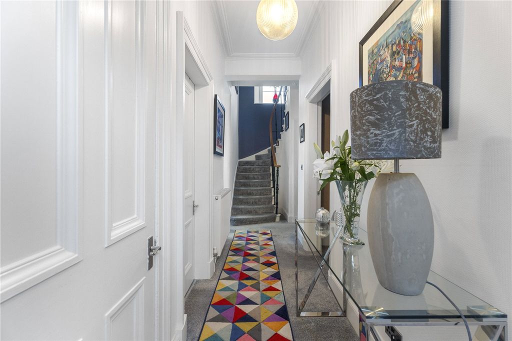 Property photo 2 of 26 Sciennes Road