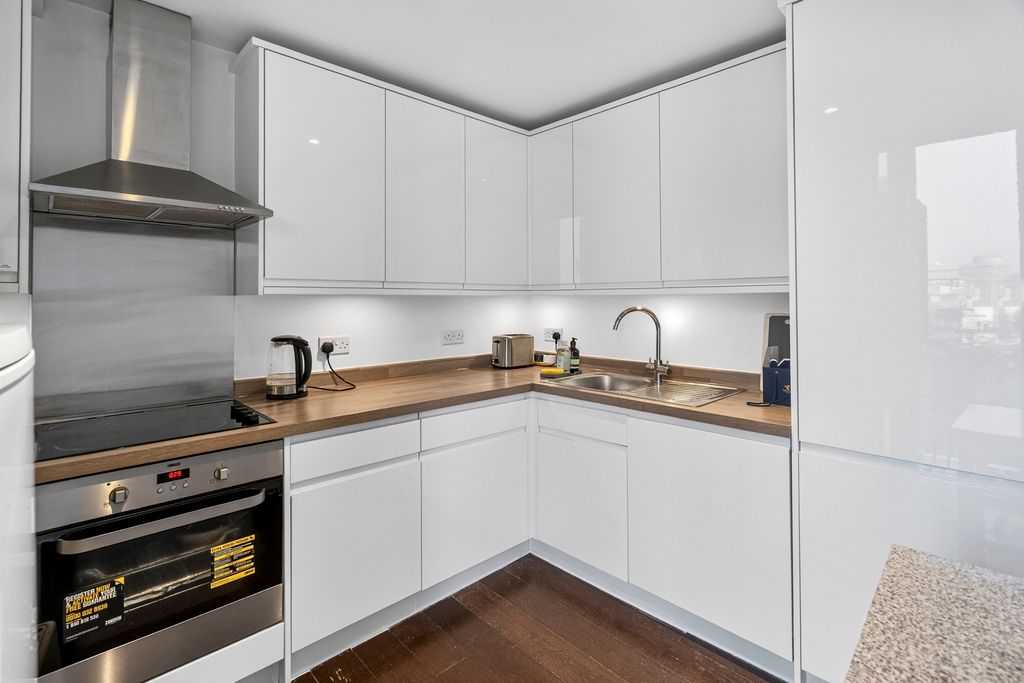 Property photo 3 of 20 Kitchen