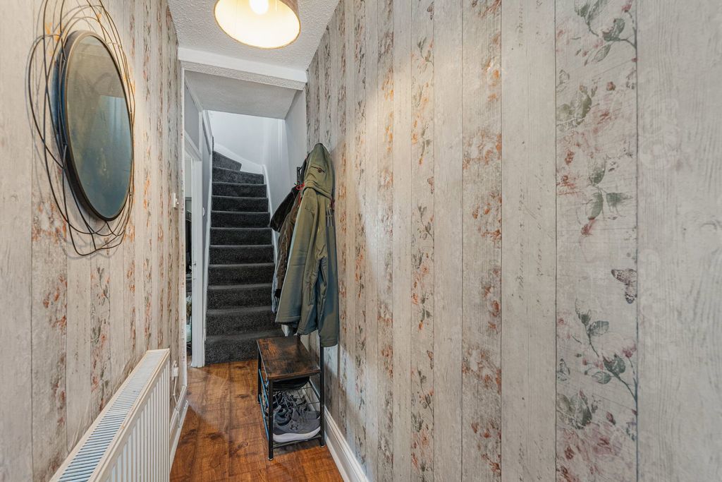 Property photo 2 of 27