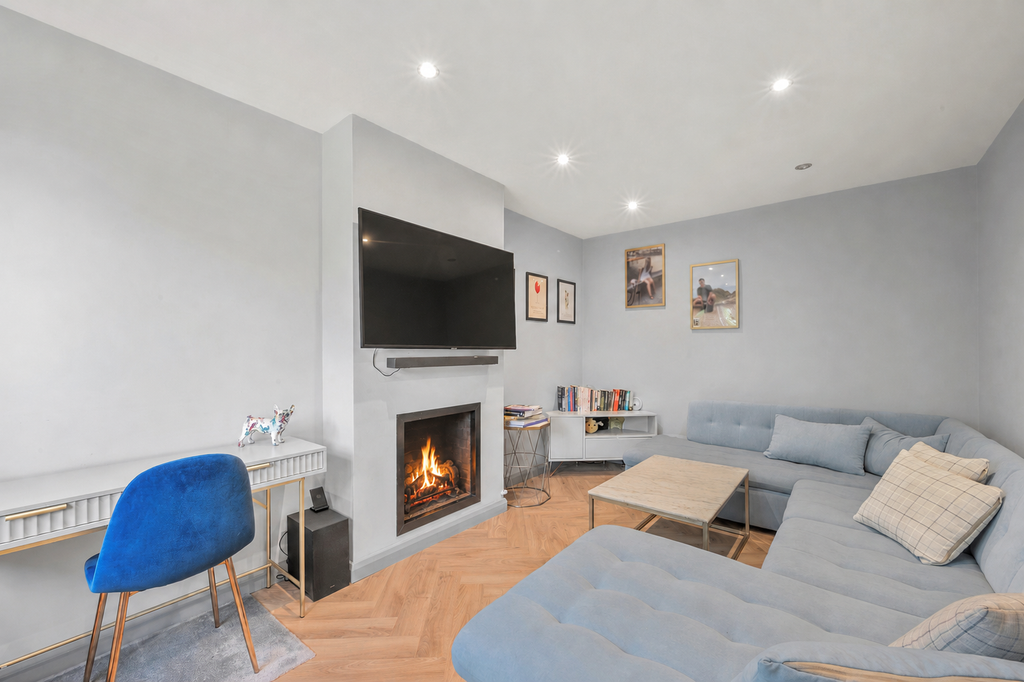 3 bed semi-detached house for saleGrange Road, Chessington, Kingston Upon Thames KT9