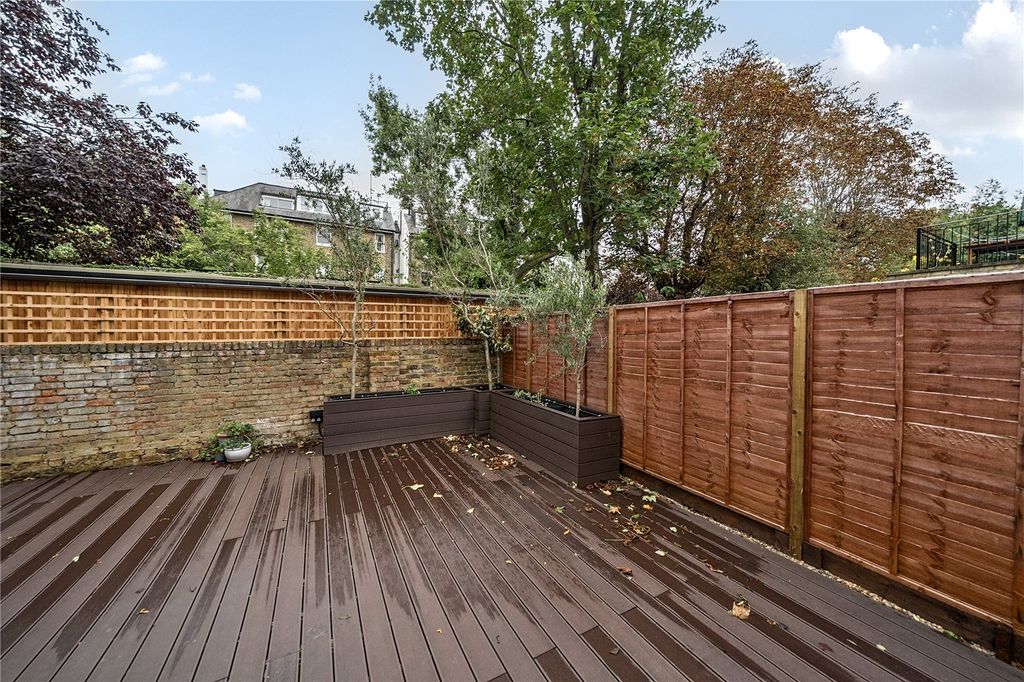 Property photo 2 of 24 Garden