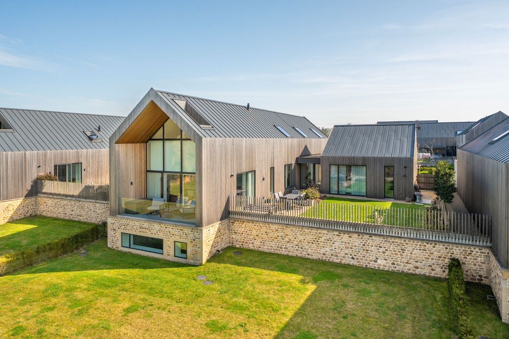 Property photo 1 of 66