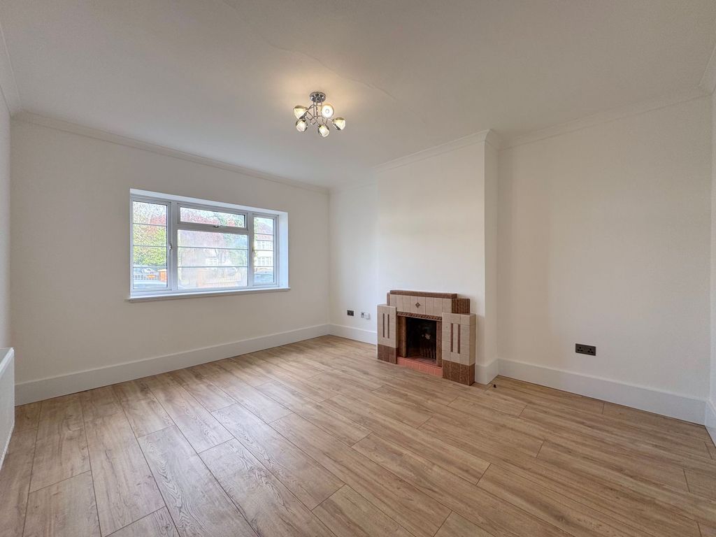 Property photo 2 of 12 Lounge/Dining Area