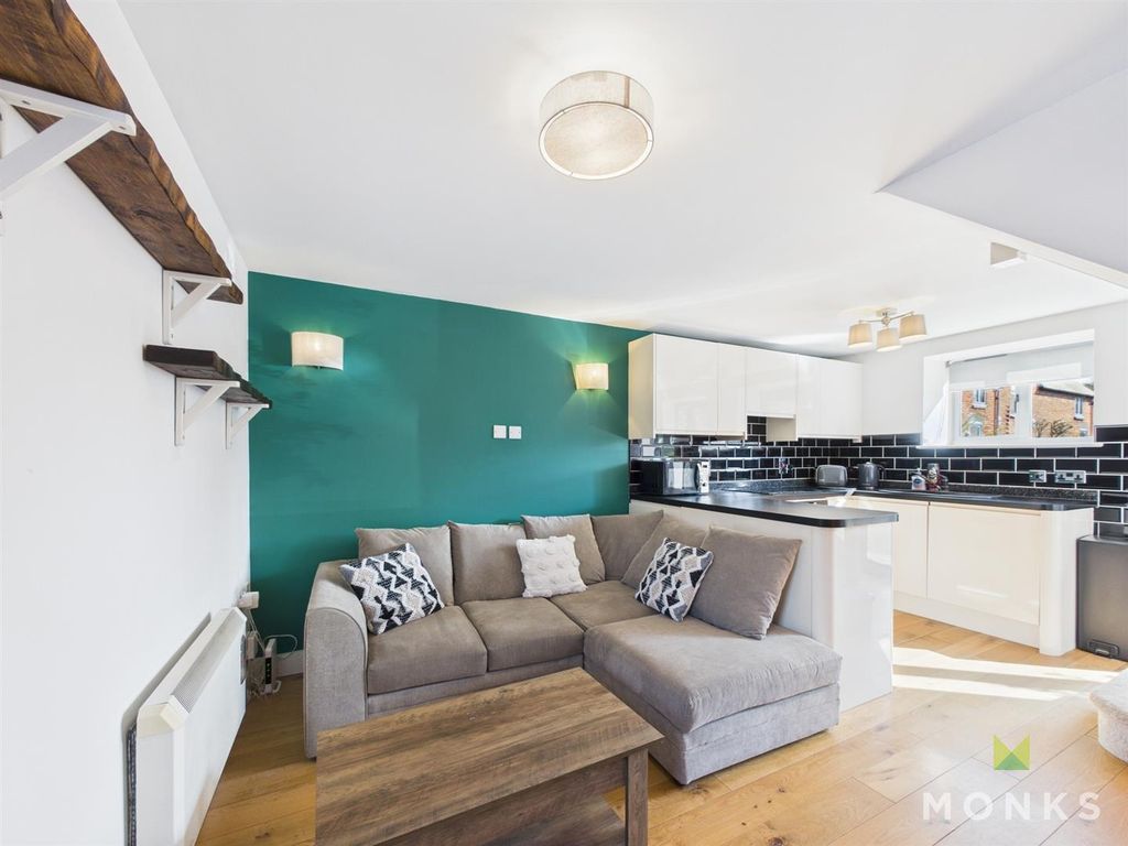 Property photo 3 of 10 Cam01348G0-Pr0623-Still004.Jpg