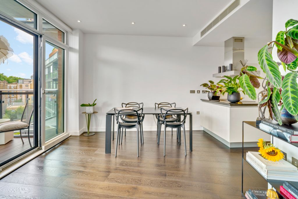 Property photo 2 of 9 Hepworthcourt97-9