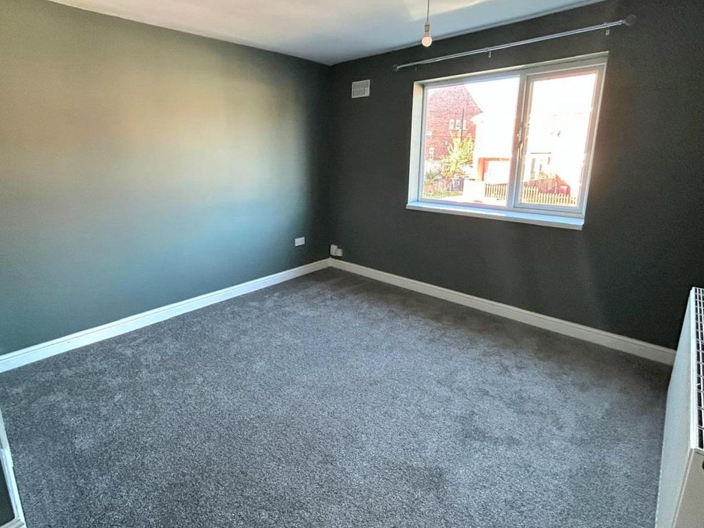 Property photo 3 of 6 Lounge
