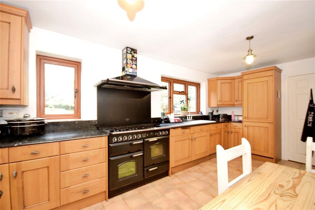 Property photo 1 of 18 Kitchen