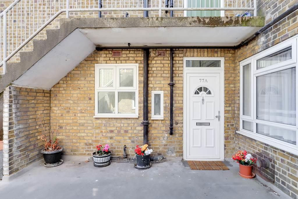 Property photo 1 of 11 14-7F07Jhpropworld - 77A Sydenahm Road - 40-Small.