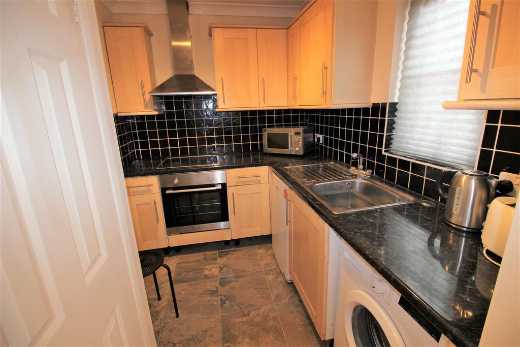 Property photo 2 of 6 98 N Kit.Jpg