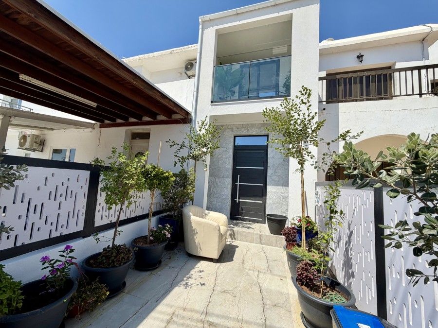 Property photo 1 of 32
