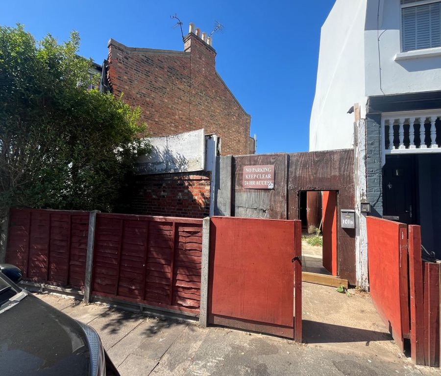 Property photo 2 of 31