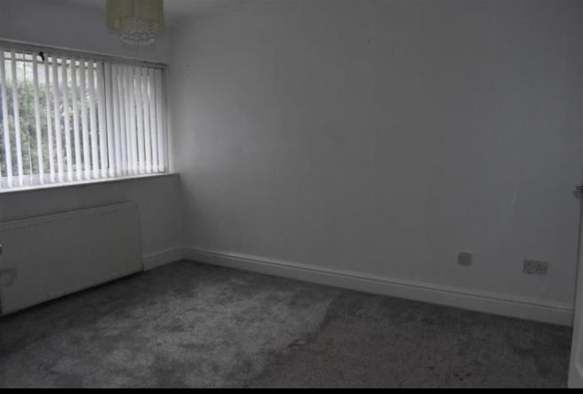 Property photo 3 of 9 4Simon~1.Jpg