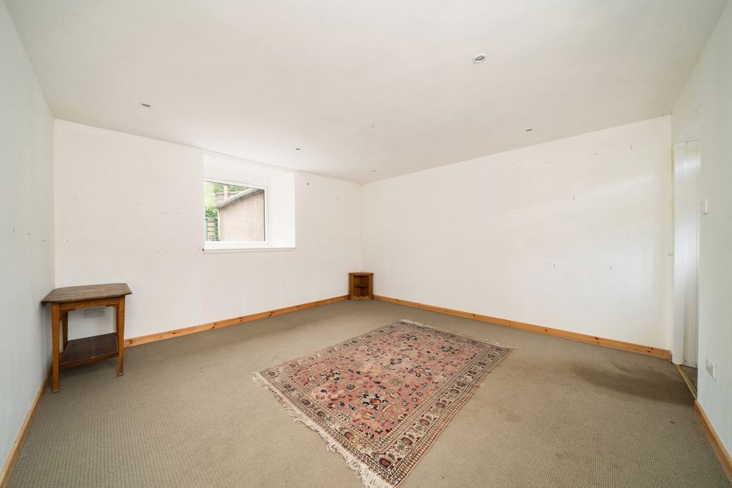 Property photo 3 of 11 Photo 2
