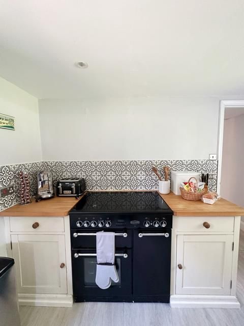 Property photo 3 of 16 Kitchen