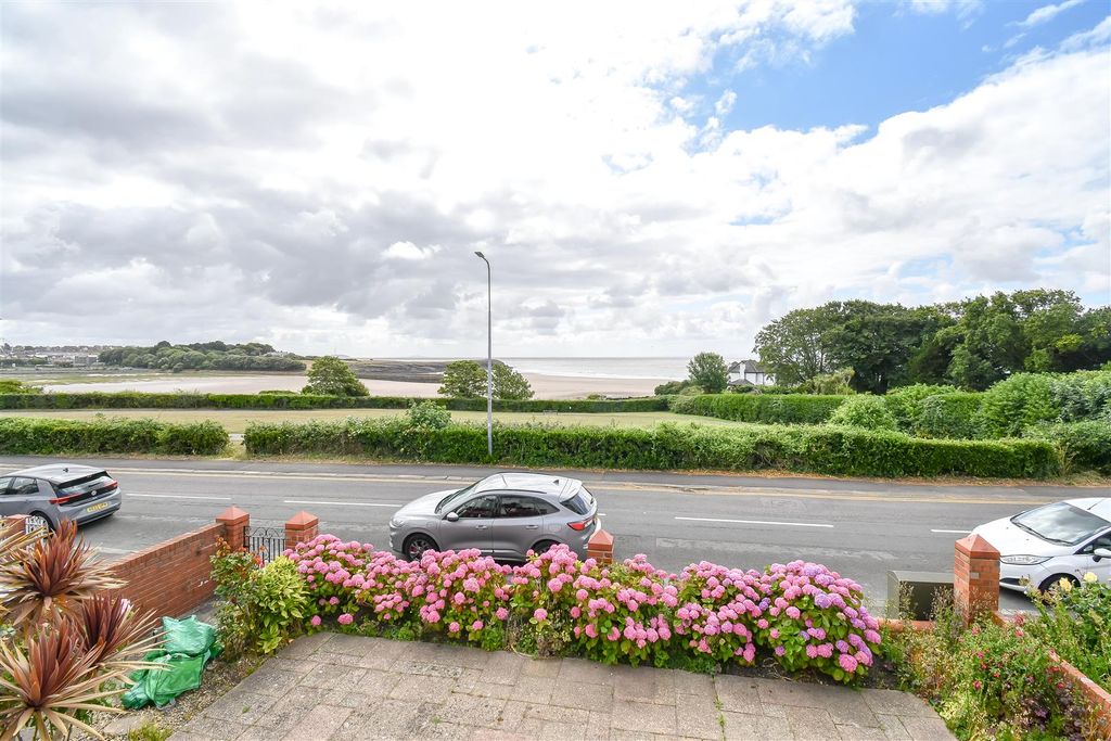 Property photo 2 of 35