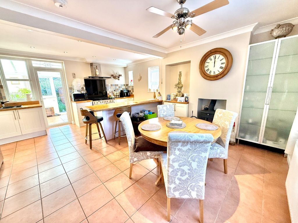 Property photo 2 of 52 5346402