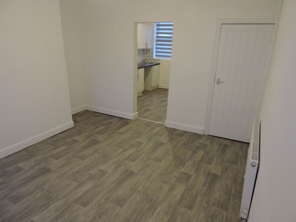 Property photo 3 of 11 Lounge