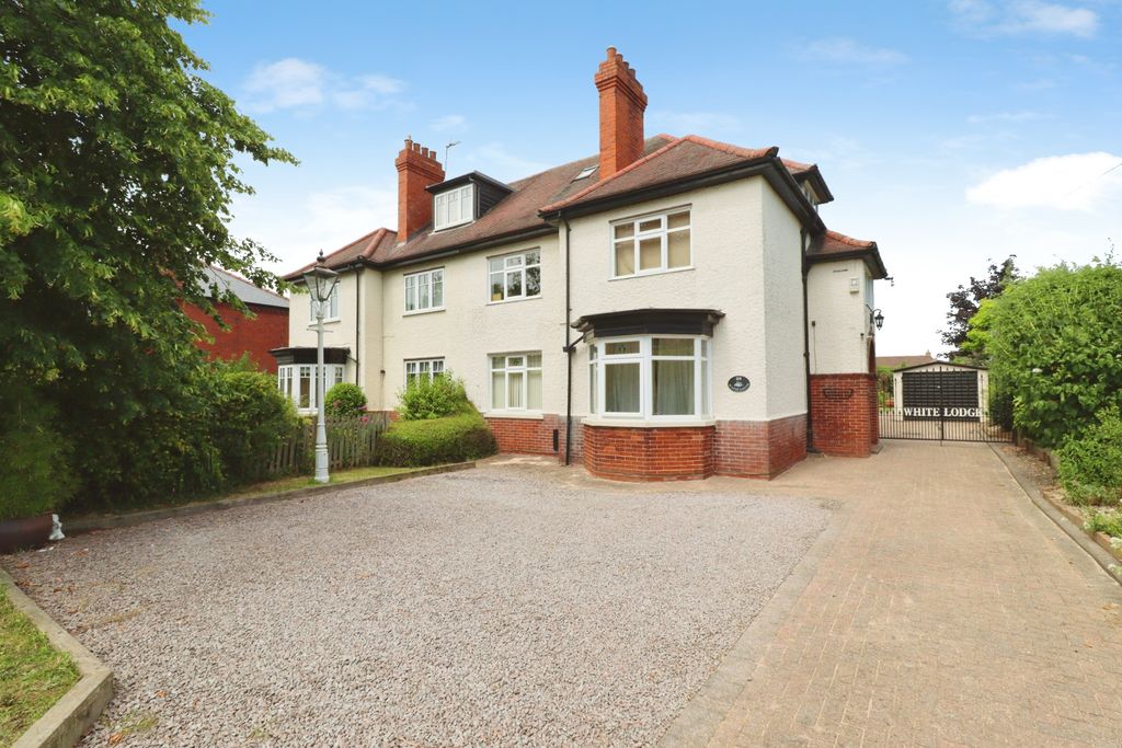 Property photo 1 of 41