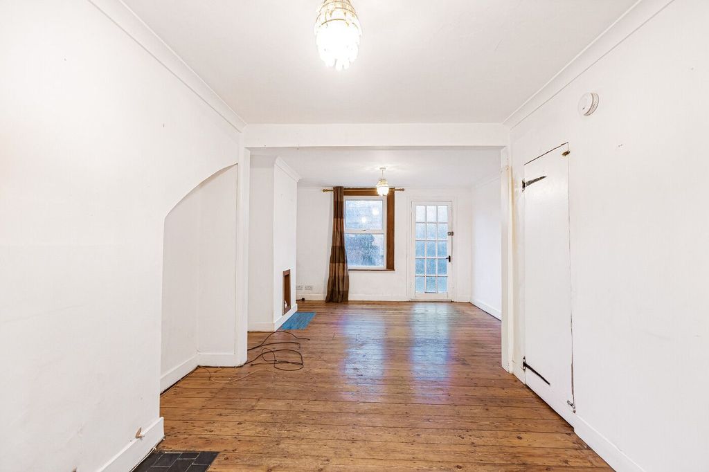 Property photo 3 of 25