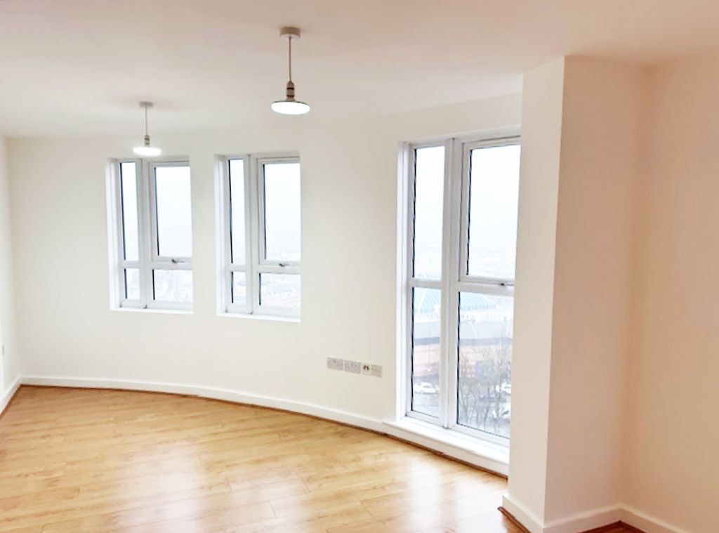 Property photo 3 of 8 Skyline6