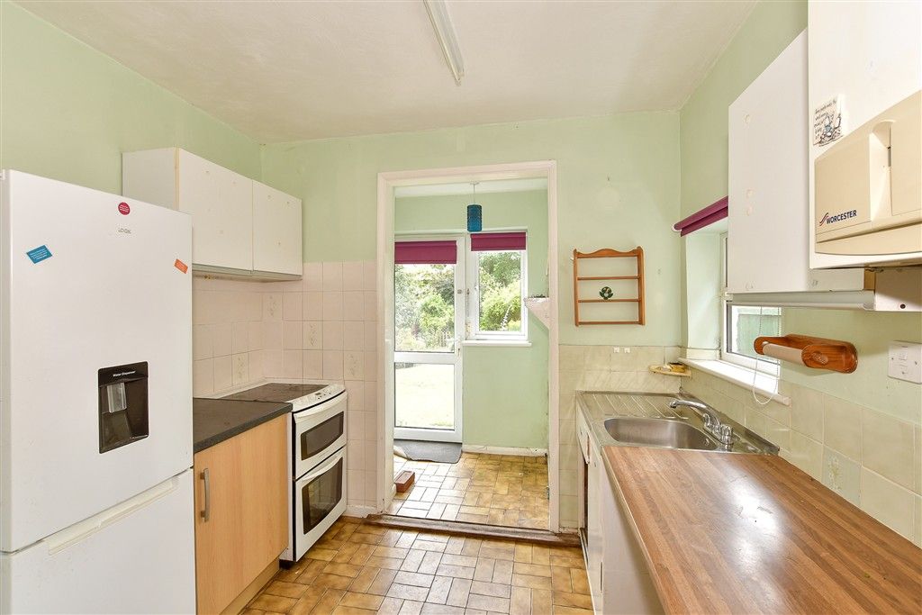 Property photo 3 of 8 Kitchen