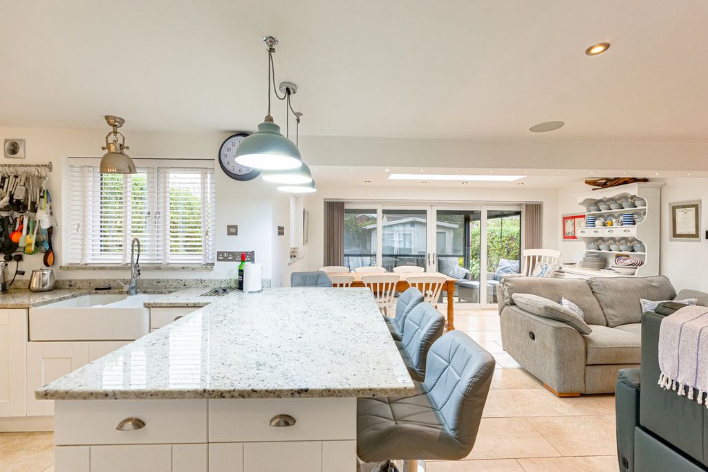 Property photo 2 of 26