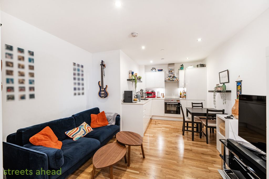 Property photo 3 of 12 79968A30-431F-4B2...