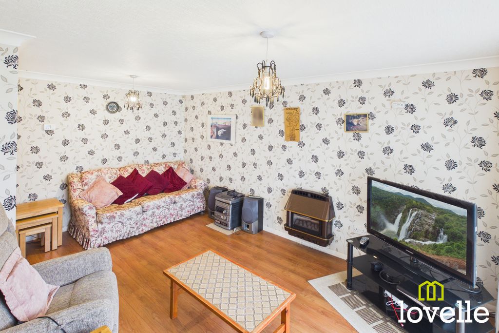 Property photo 3 of 25