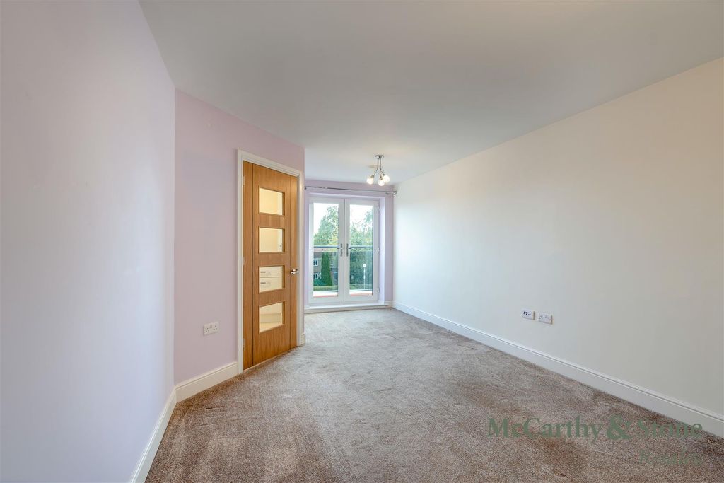 Property photo 2 of 29 8706481-Interior13.Jpg
