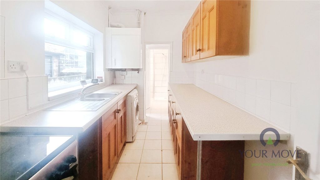 Property photo 2 of 8 Kitchen