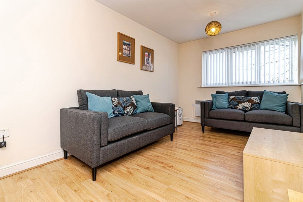 Property photo 3 of 8 Photo