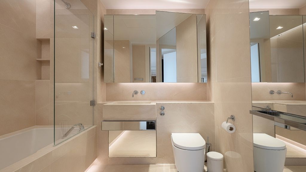 Property photo 3 of 14 Family Bathroom