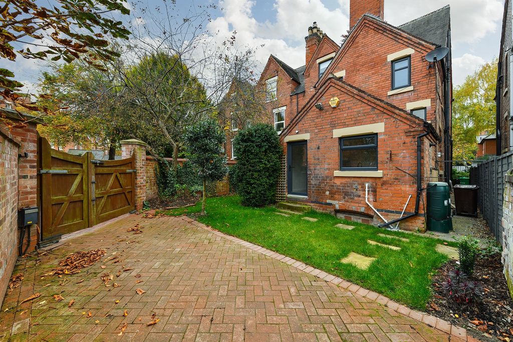 Additional image 25 of 5 bed semi-detached house to rentHamilton Drive NG7