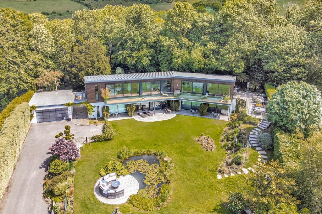 Property photo 2 of 24