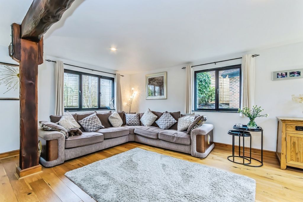 Property photo 3 of 28 Pbox-Img.Jpg