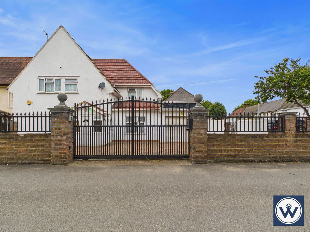 Property photo 1 of 32