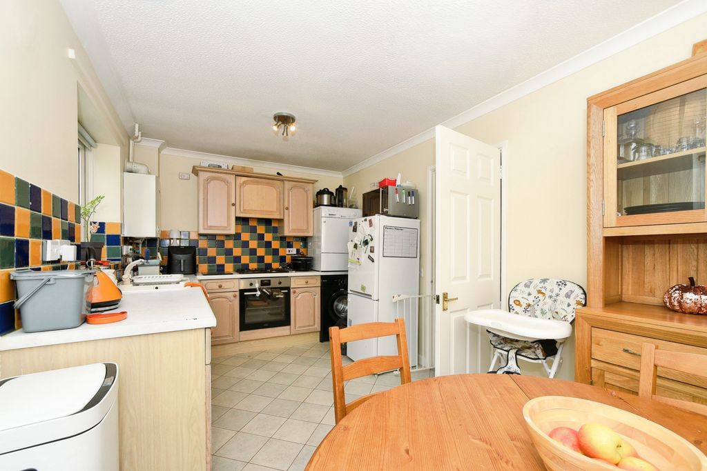 Property photo 3 of 20