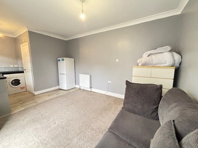 Property photo 3 of 7 Bedroom 1