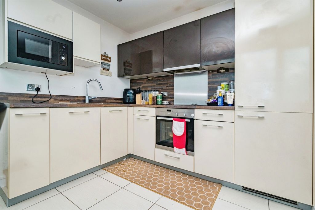 Property photo 2 of 16
