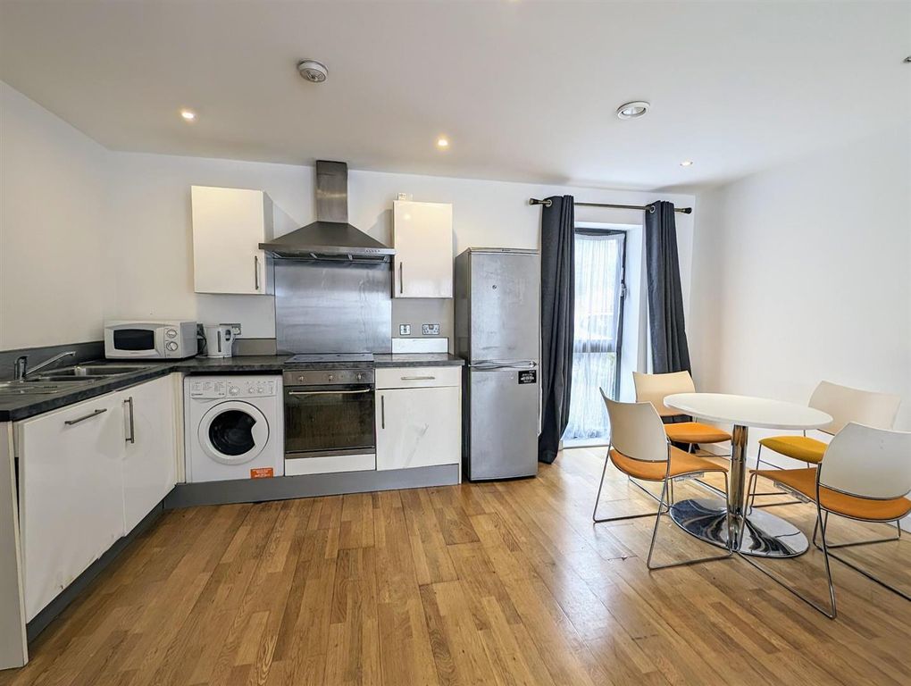 Property photo 3 of 8 Kitchen.Jpg