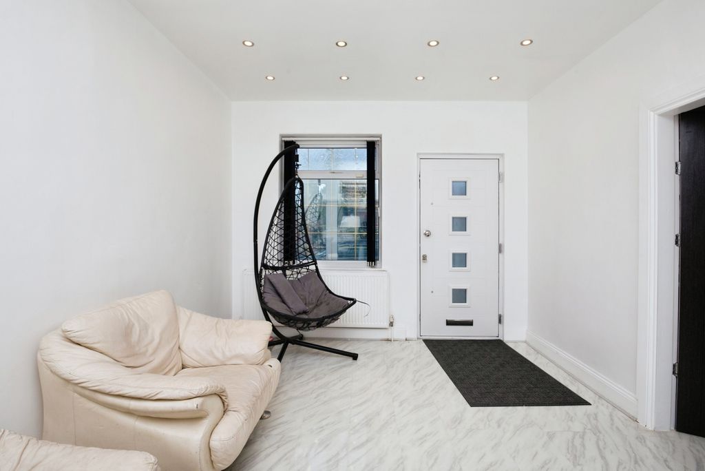 Property photo 2 of 25 Pbox-Img.Jpg