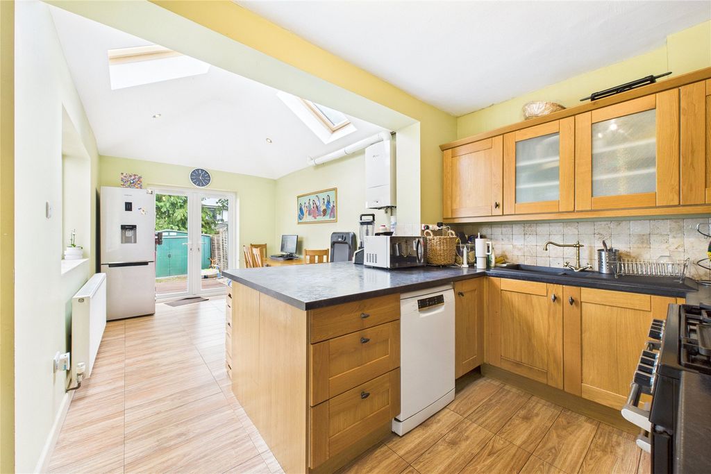 Property photo 2 of 11 Picture No. 12