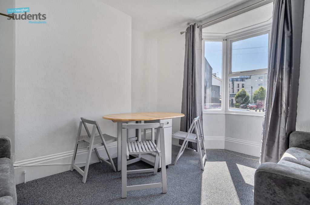 Property photo 2 of 10 B8929F7d-666A-499...