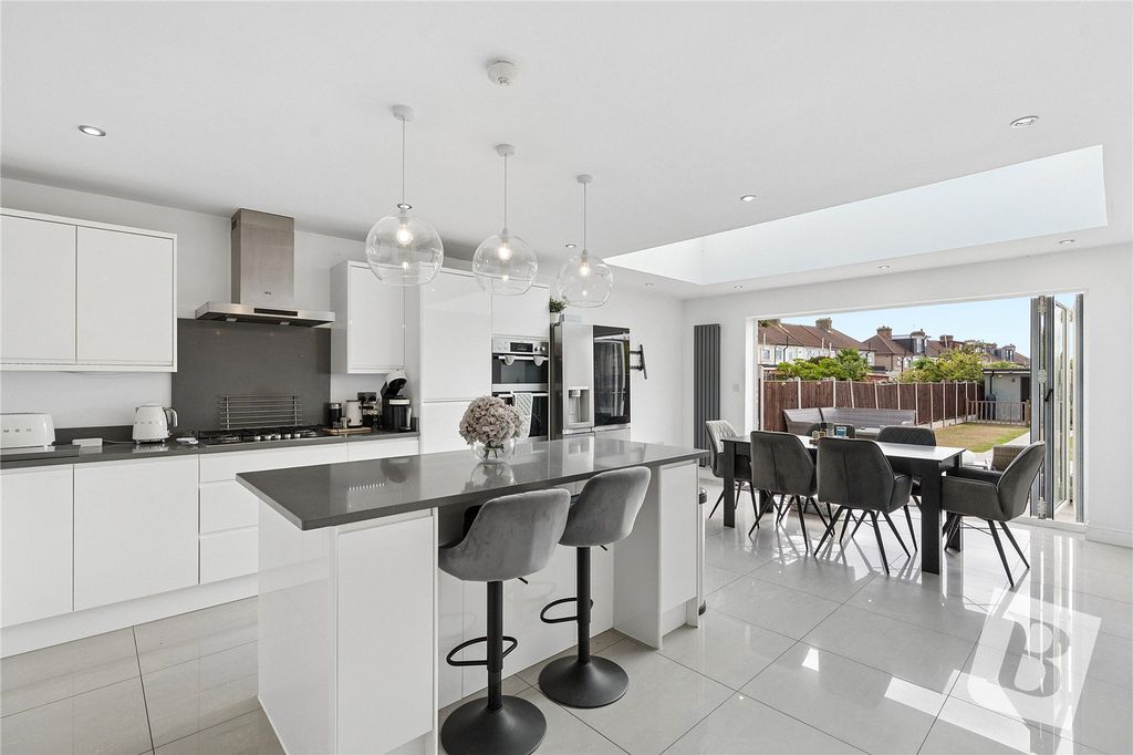 Property photo 1 of 23 Kitchen/Diner