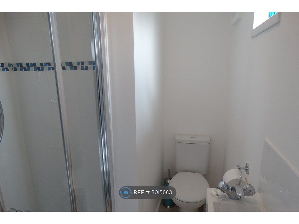 Property photo 2 of 6 En Suite