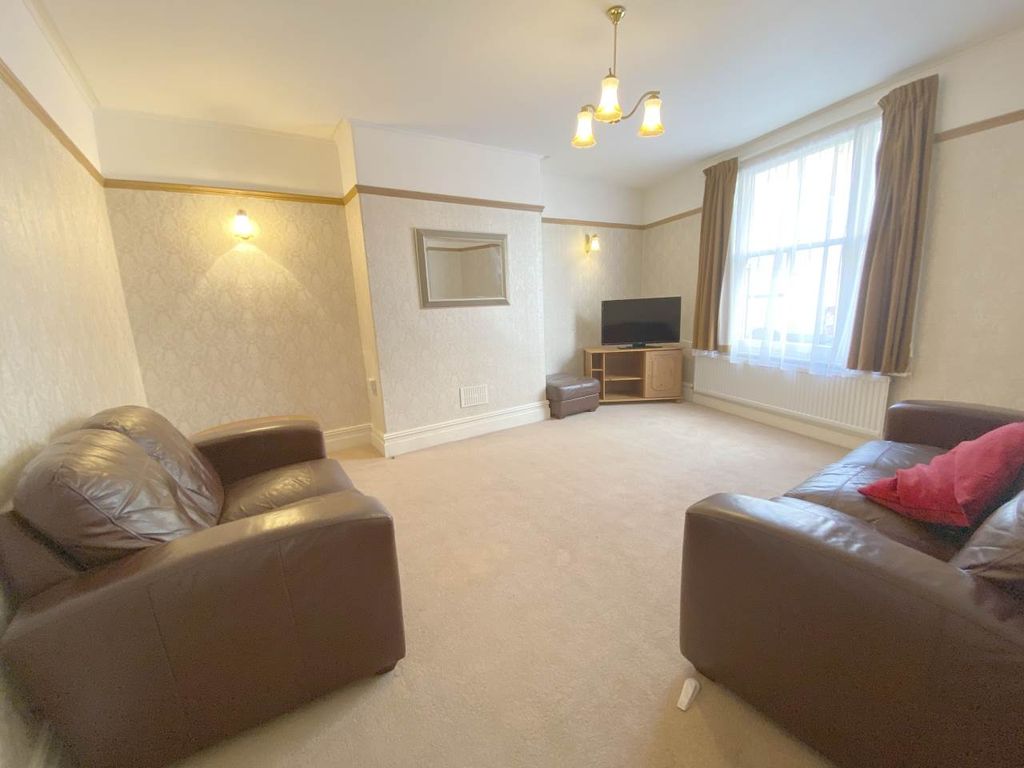 Property photo 2 of 14 Lounge