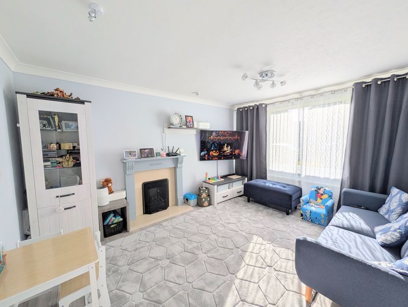 Property photo 2 of 19 Lounge